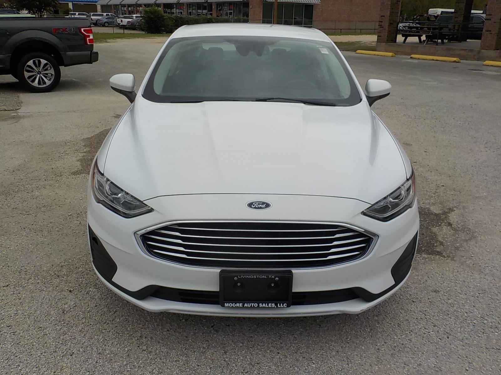 2020 White /Black Ford Fusion SE (3FA6P0HD1LR) with an 1.5L L4 DOHC 16V engine, 6A transmission, located at 1617 W Church Street, Livingston, TX, 77351, (936) 327-3600, 30.710995, -94.951157 - Photo #2